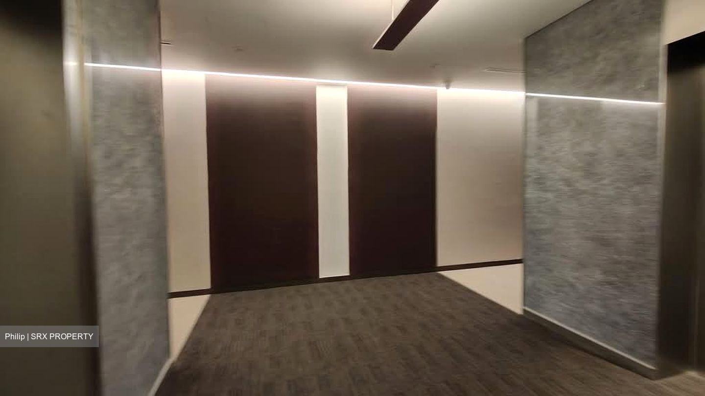 Singapore Land Tower (D1), Office #581154071